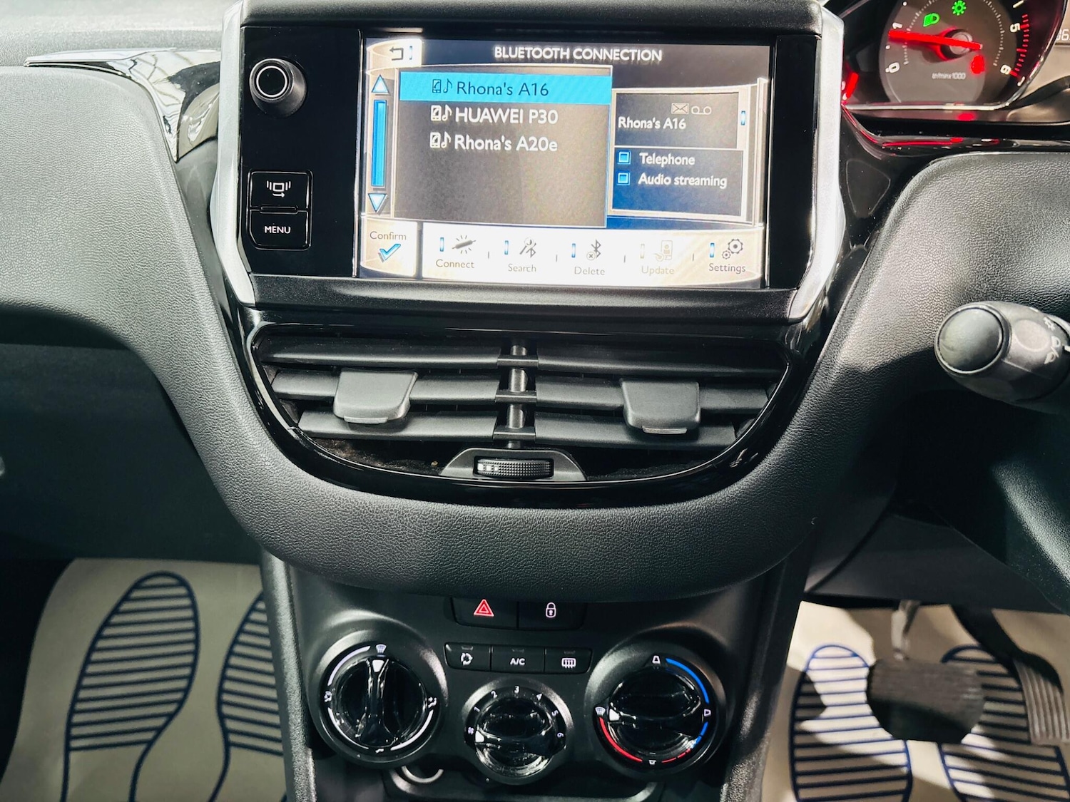 Used Peugeot 208 2012 for sale - 76714281: Photo 25