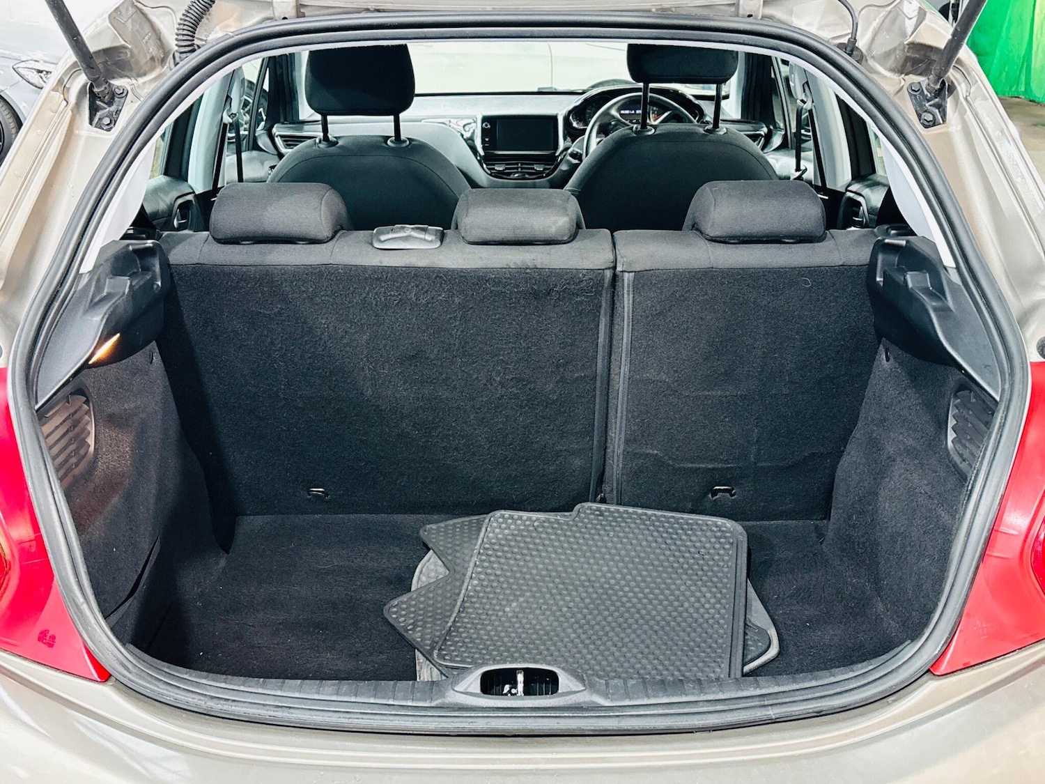 Used Peugeot 208 2012 for sale - 76714281: Photo 31