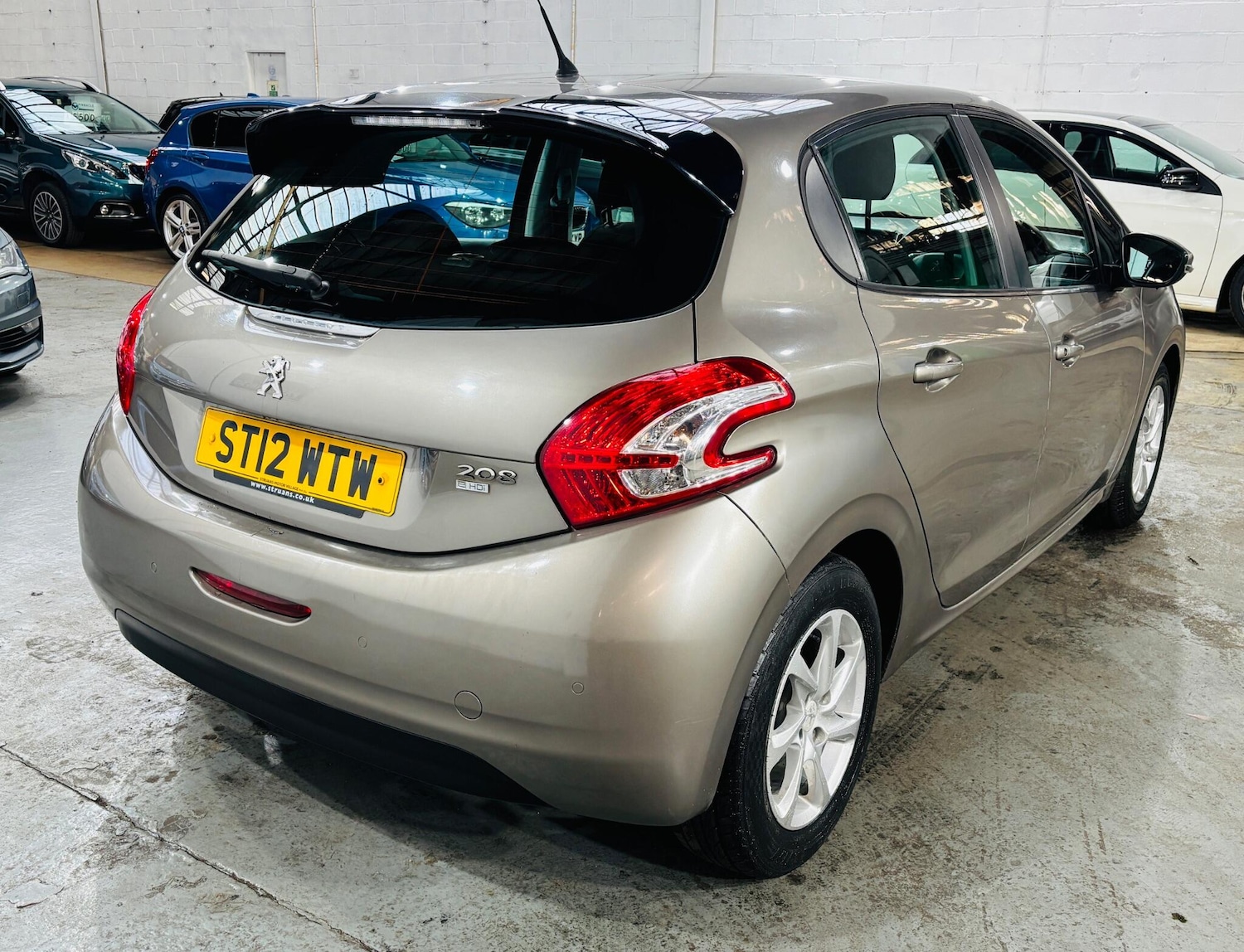 Used Peugeot 208 2012 for sale - 76714281: Photo 5