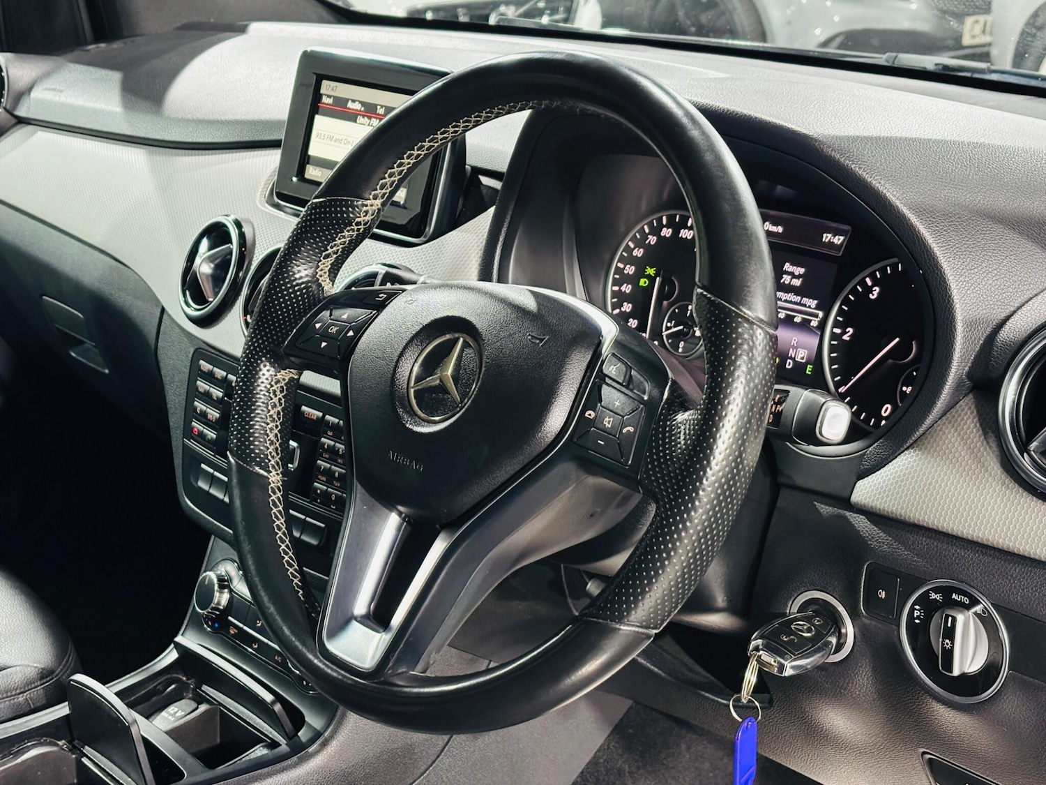 Used Mercedes-Benz B Class 2014 for sale - 76886530: Photo 11