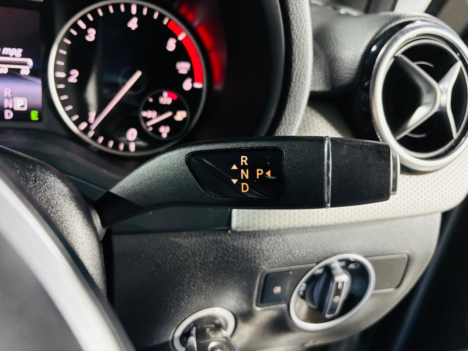 Used Mercedes-Benz B Class 2014 for sale - 76886530: Photo 28