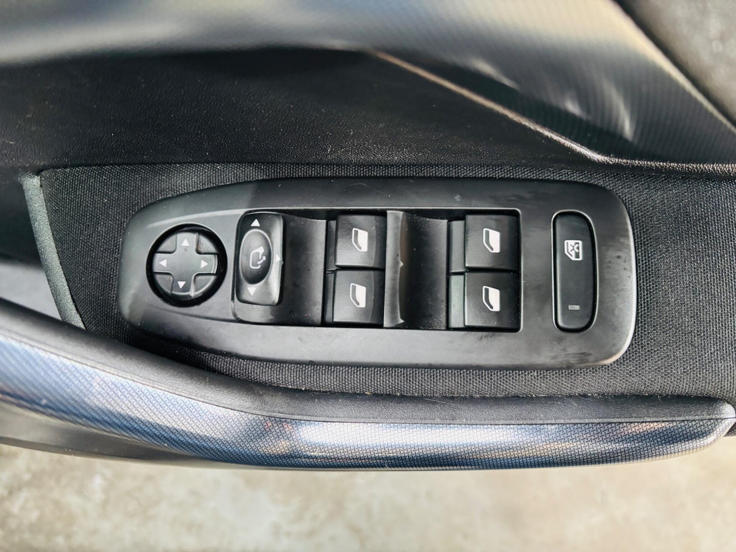 Used Peugeot 2008 2015 for sale - 77559874: Photo 17