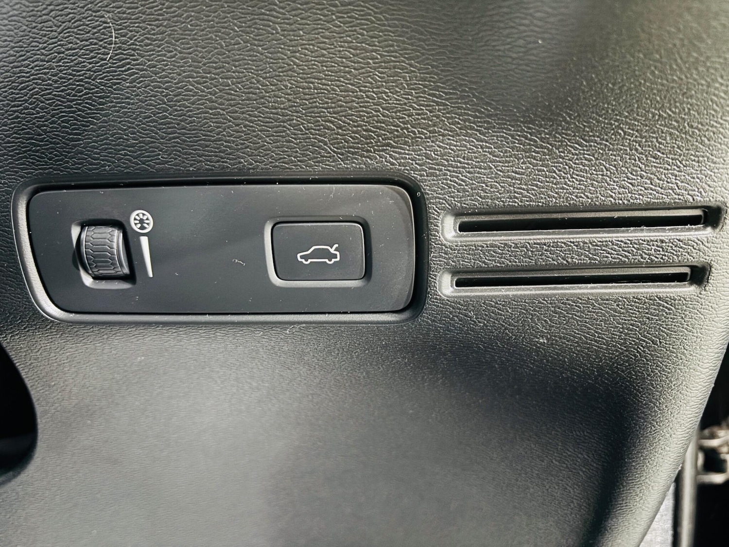 Used Volvo XC40 2019 for sale - 76123113: Photo 18