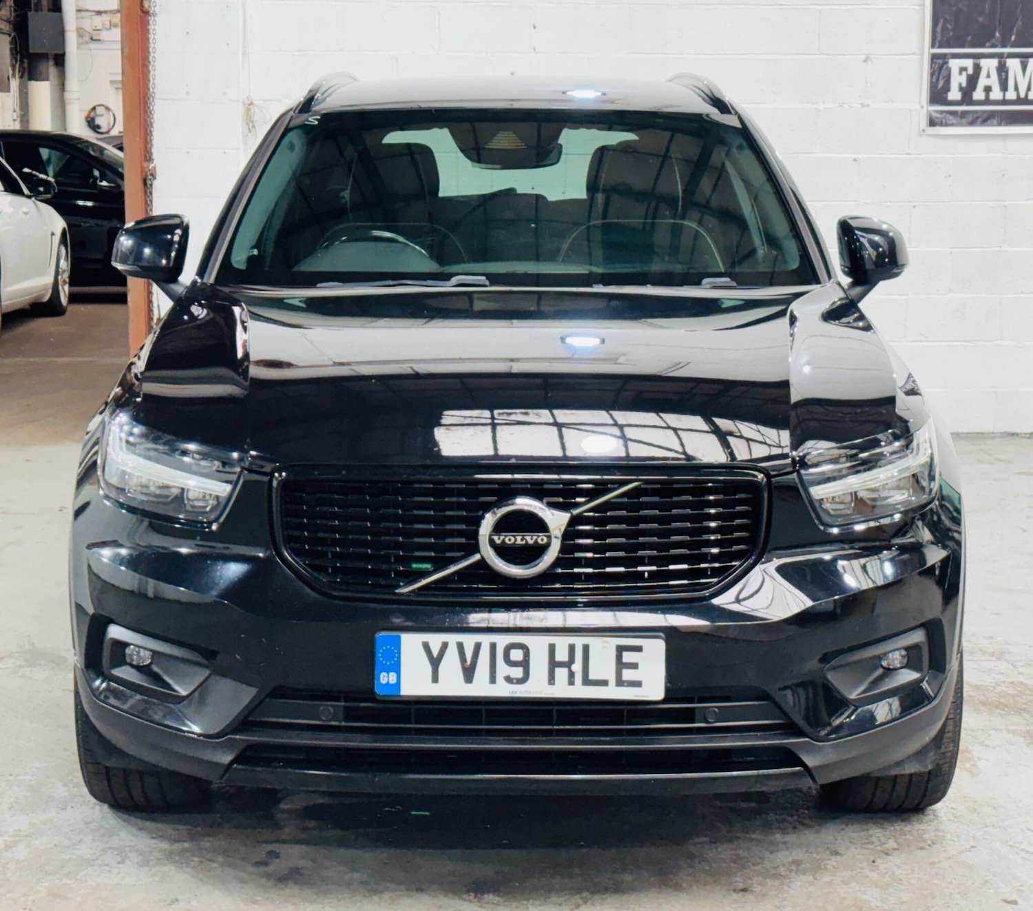 Used Volvo XC40 2019 for sale - 76123113: Photo 2
