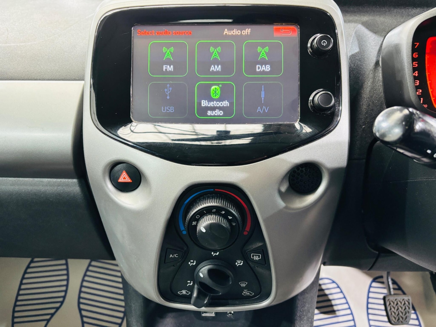 Used Toyota AYGO 2017 for sale - 76432410: Photo 22