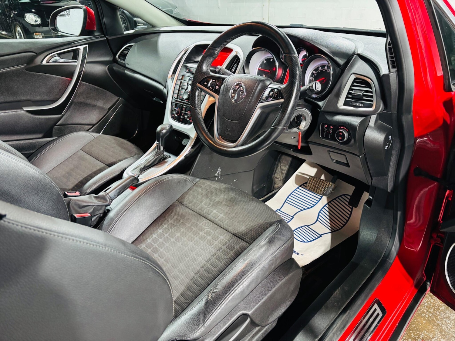 Used Vauxhall Astra GTC 2013 for sale - 77524745: Photo 10