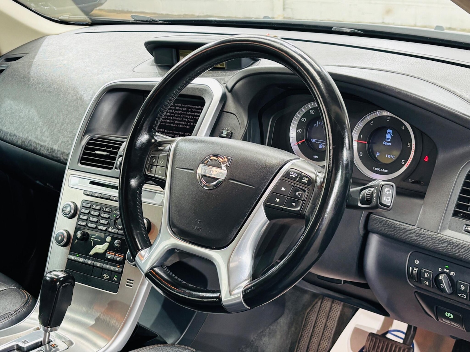 Used Volvo XC60 2009 for sale - 77670902: Photo 11