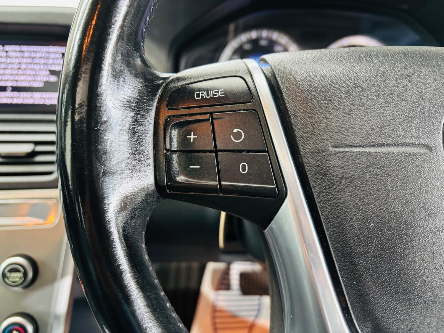 Used Volvo XC60 2009 for sale - 77670902: Photo 22