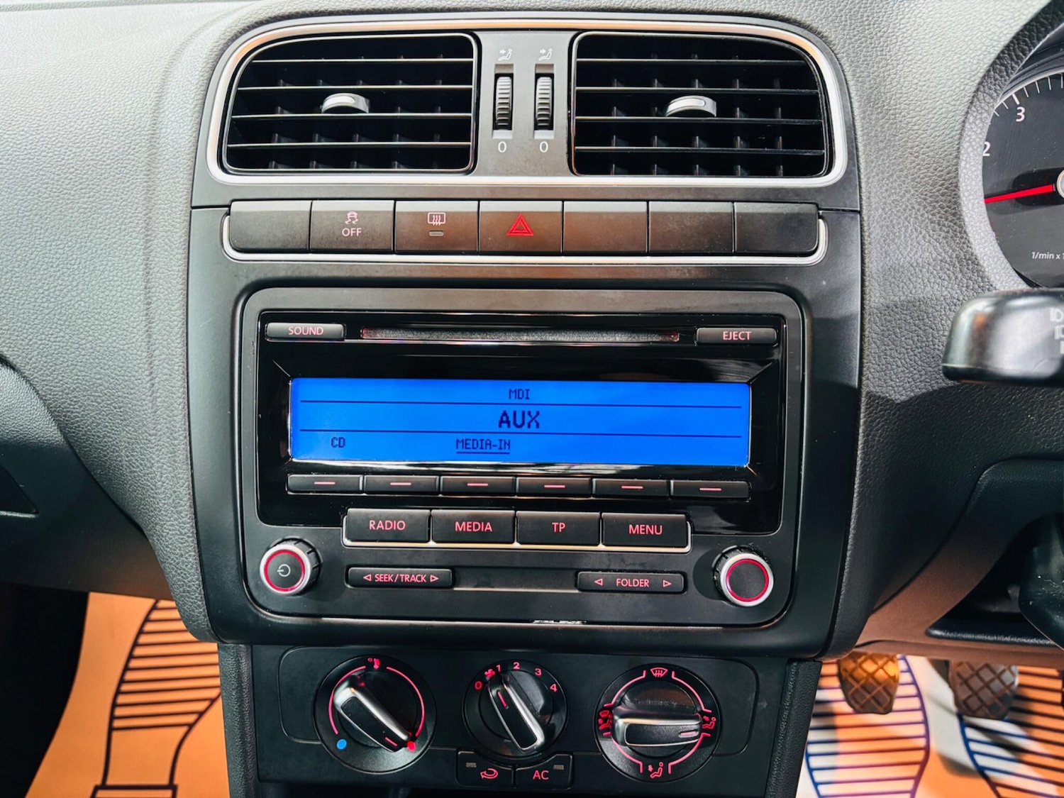 Used Volkswagen Polo 2011 for sale - 76270101: Photo 24