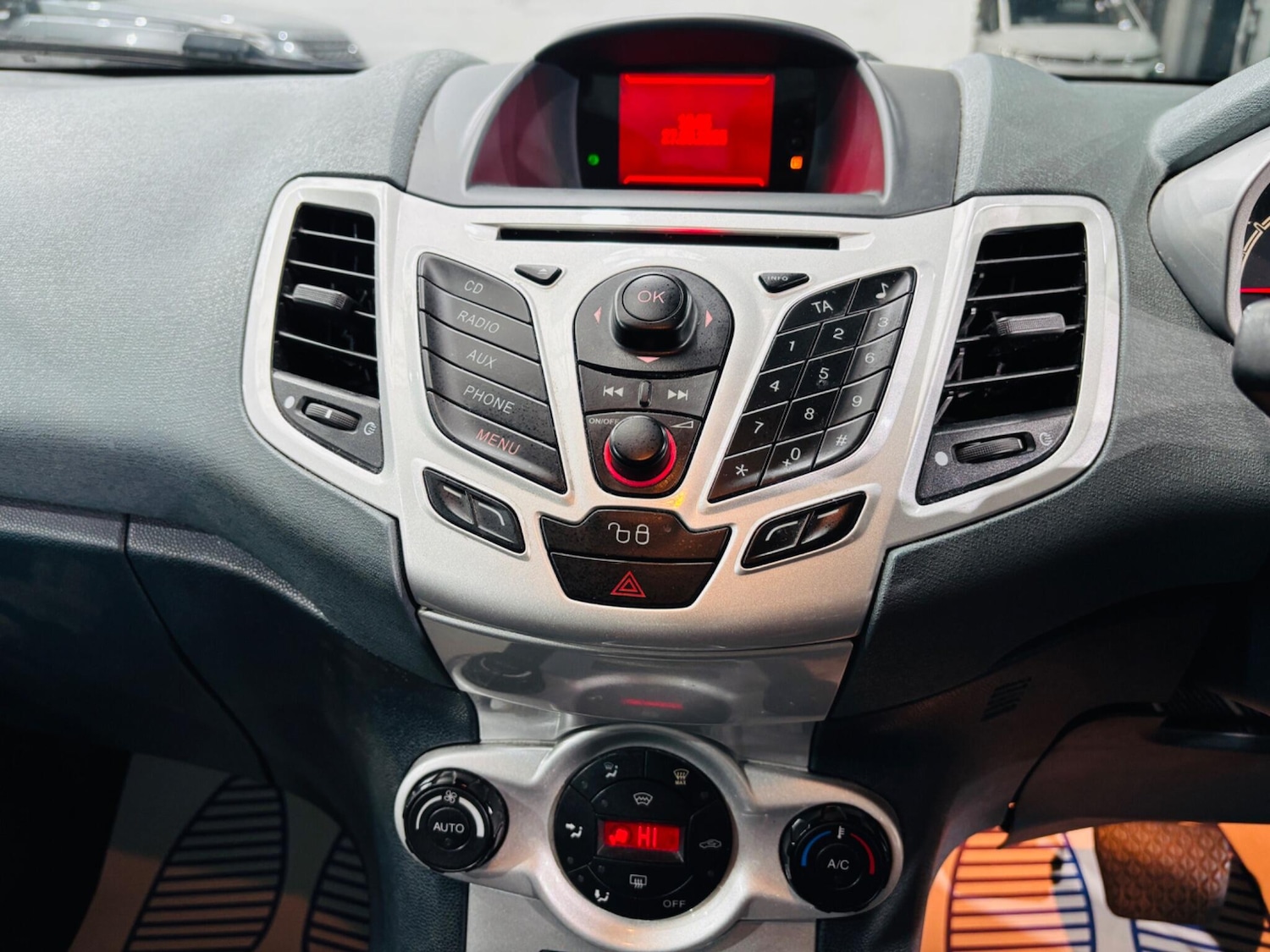 Used Ford Fiesta 2010 for sale - 76989823: Photo 24