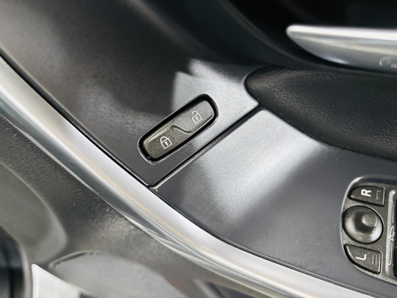 Used Volvo XC60 for sale - 77626278: Photo 18