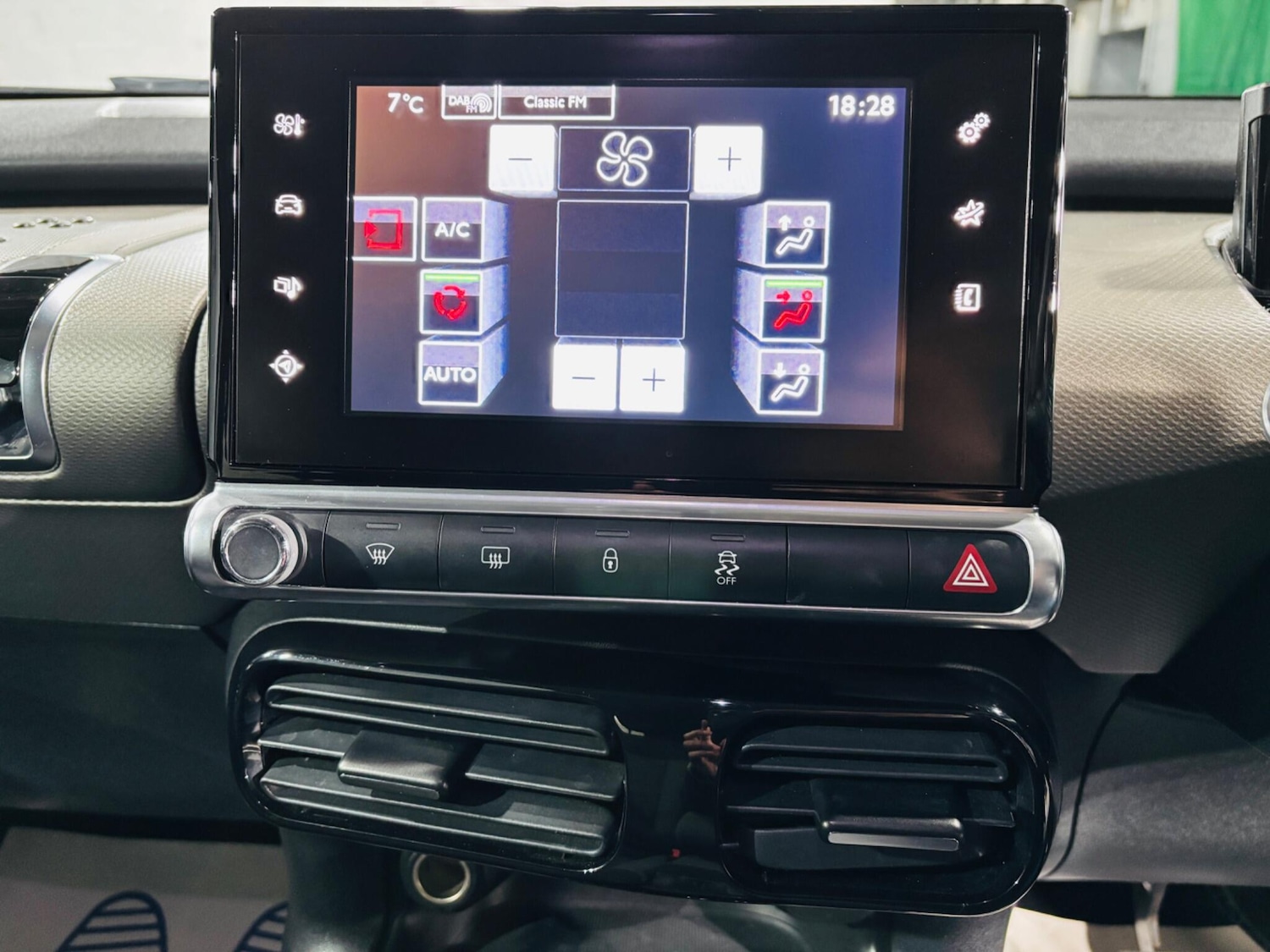 Used Citroen C4 Cactus for sale - 76752891: Photo 22