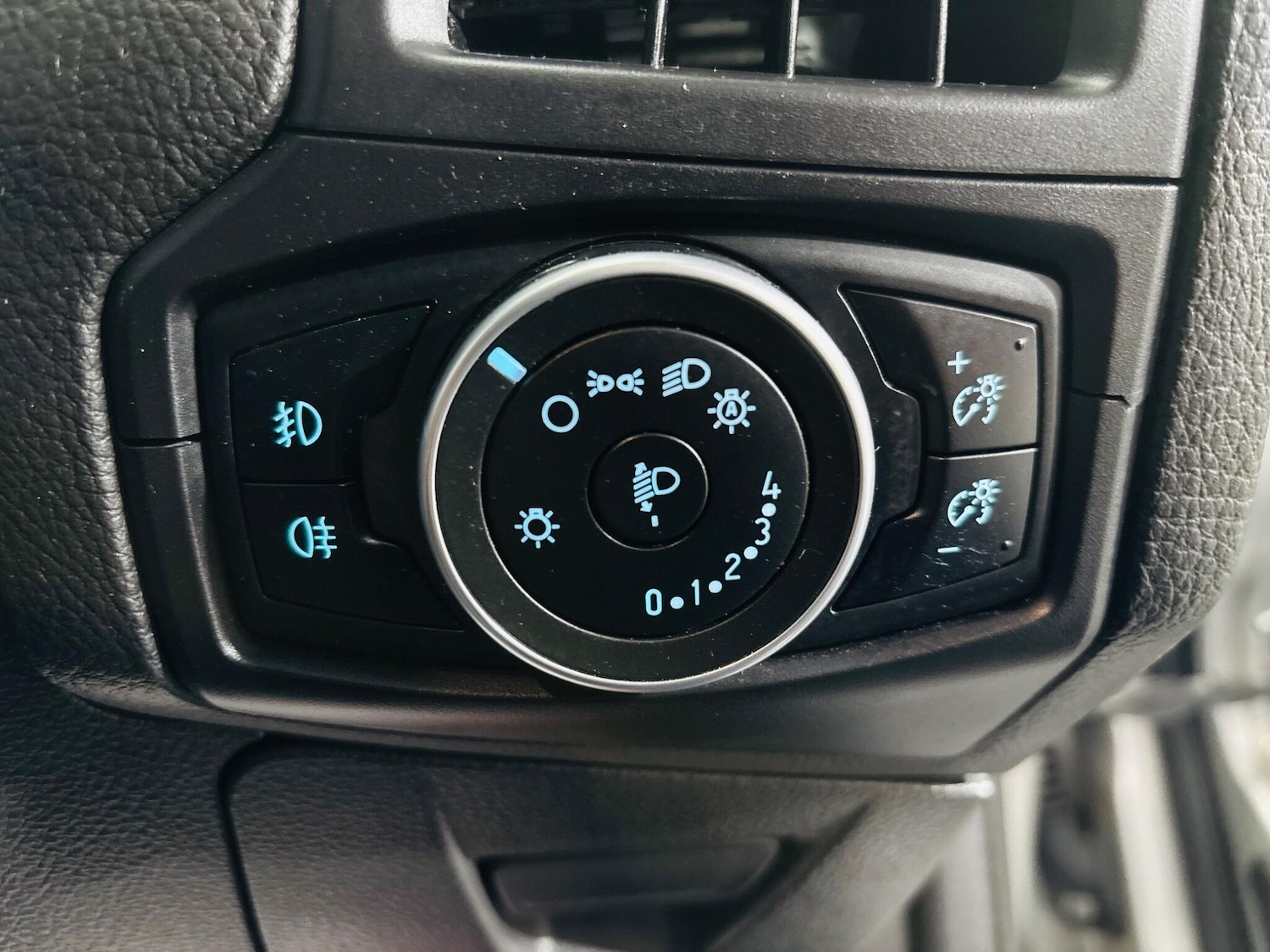 Used Ford Focus 2016 for sale - 76987910: Photo 20