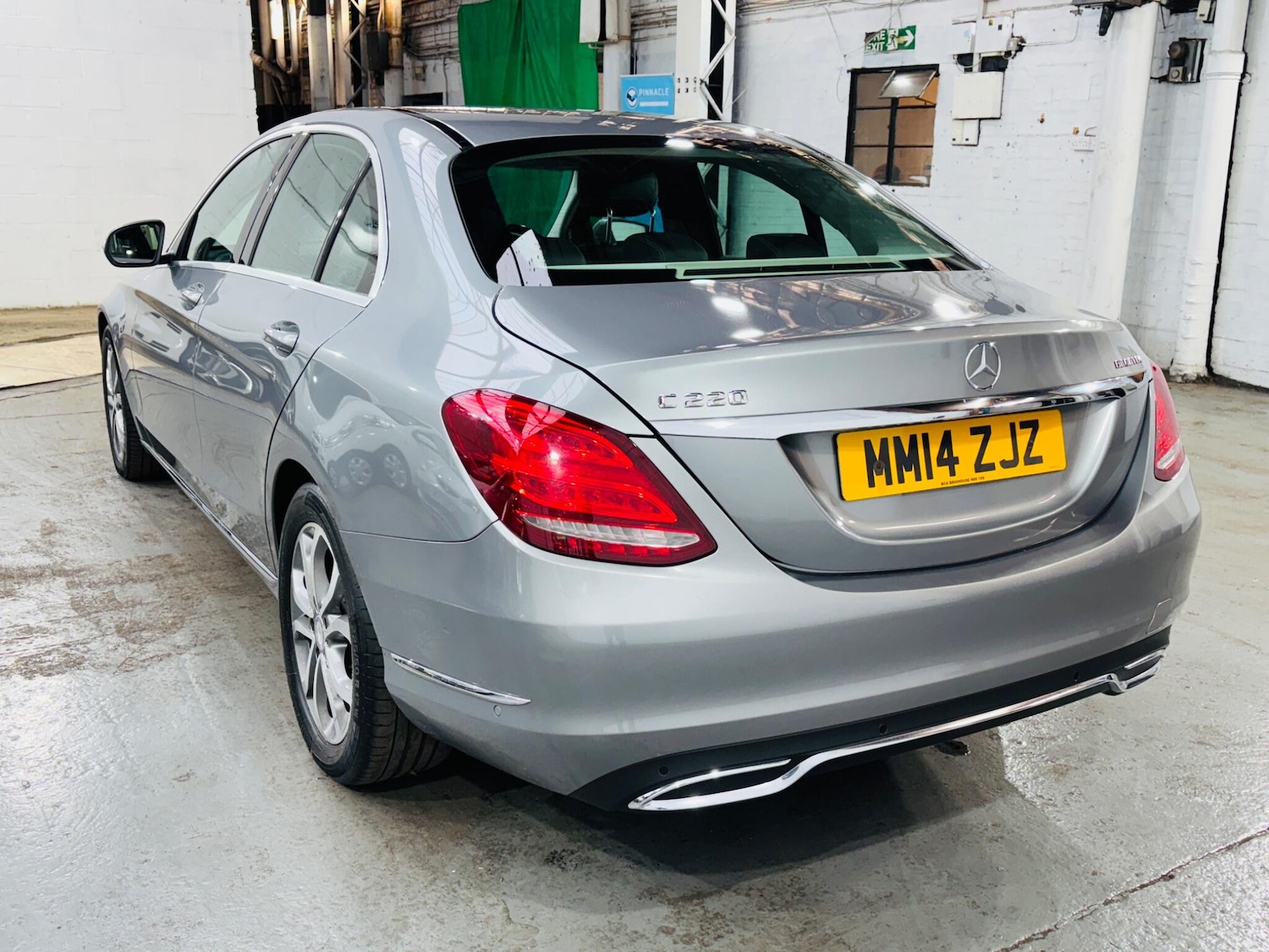 Used Mercedes-Benz C-Class 2014 for sale - 75991264: Photo 7