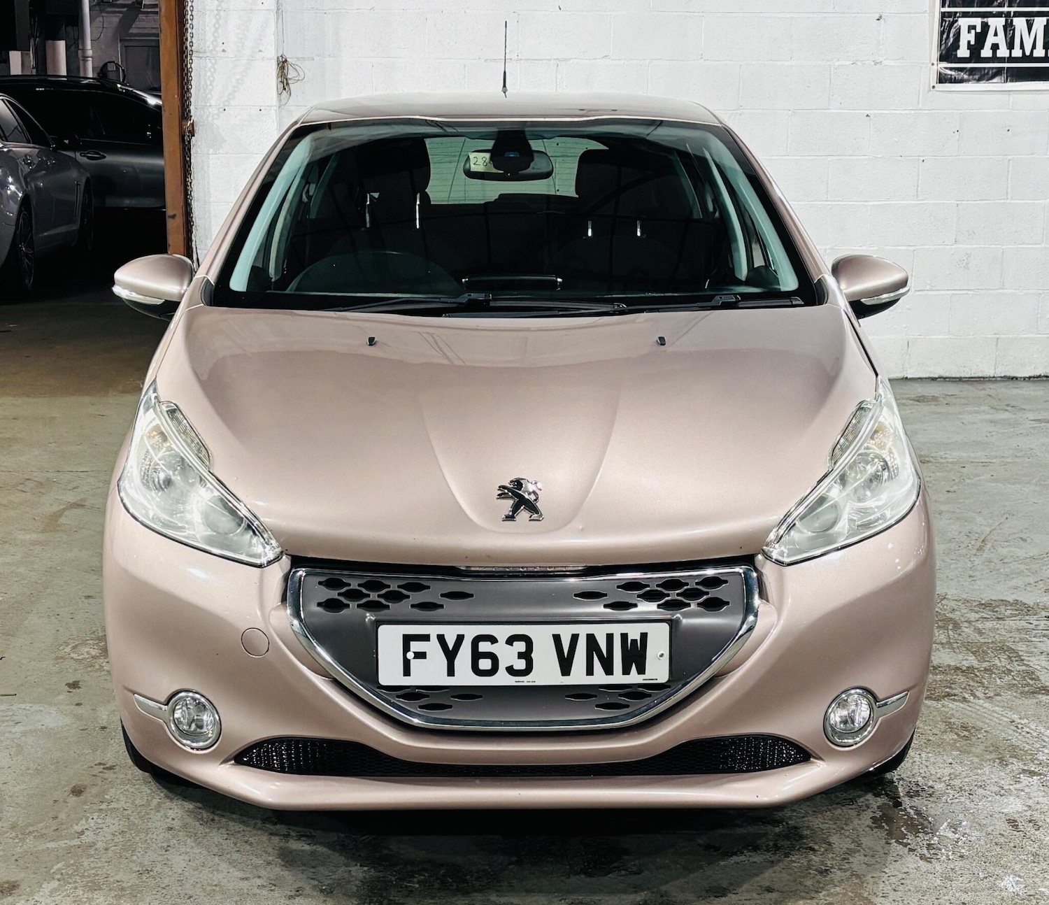 Used Peugeot 208 2013 for sale - 76752381: Photo 2