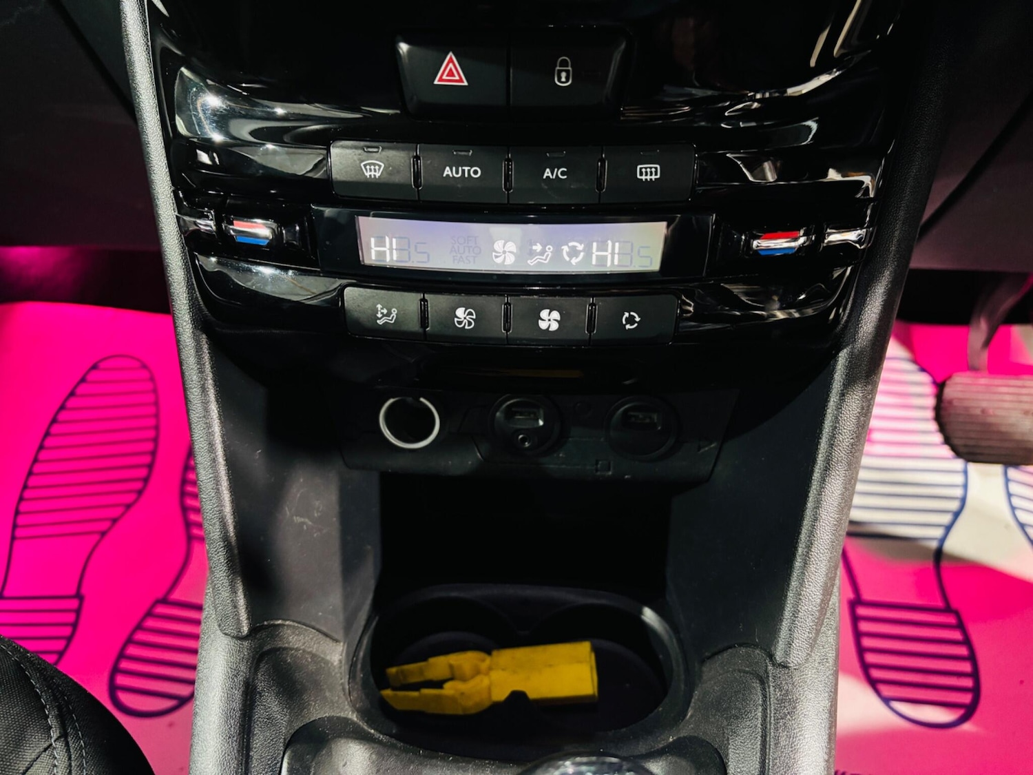 Used Peugeot 208 2013 for sale - 76752381: Photo 26