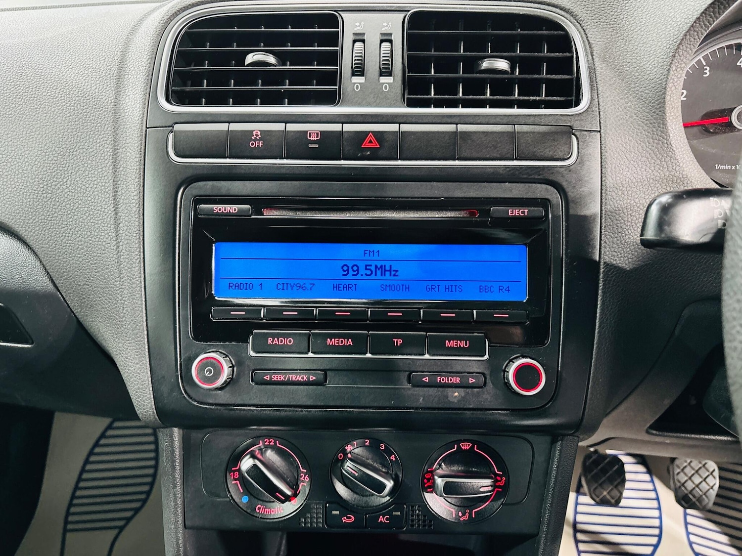 Used Volkswagen Polo 2010 for sale - 76348872: Photo 22