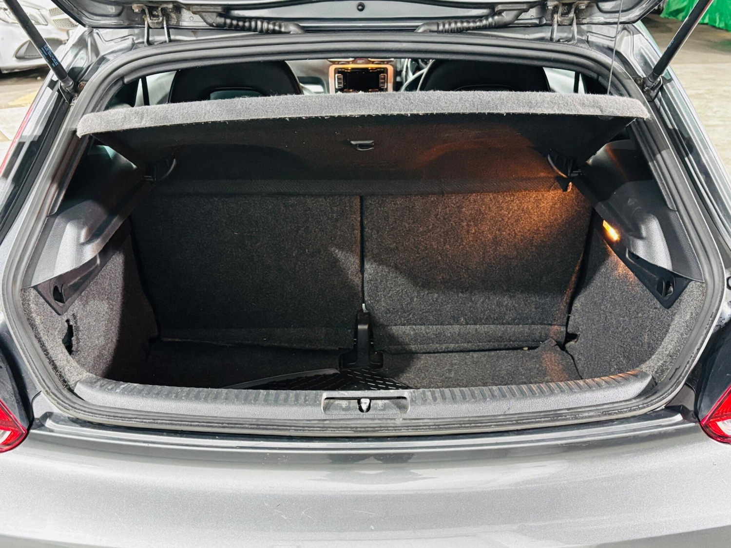 Used Volkswagen Scirocco 2012 for sale - 76849583: Photo 32