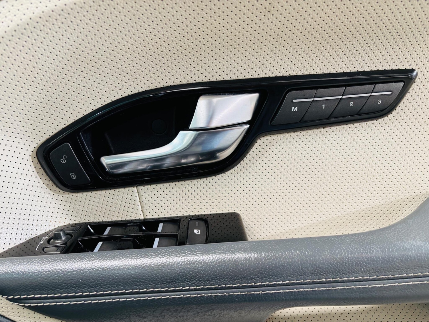 Used Land Rover Range Rover Evoque 2012 for sale - 77824350: Photo 19