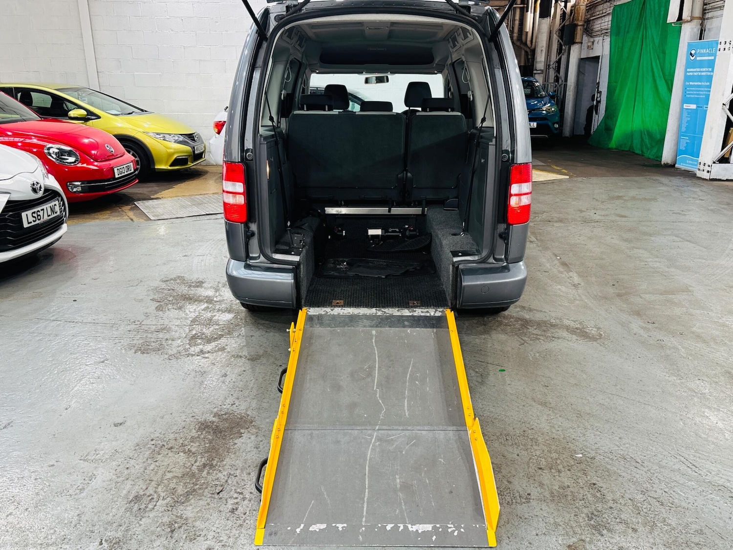 Used Volkswagen Caddy Maxi 2011 for sale - 76441066: Photo 28