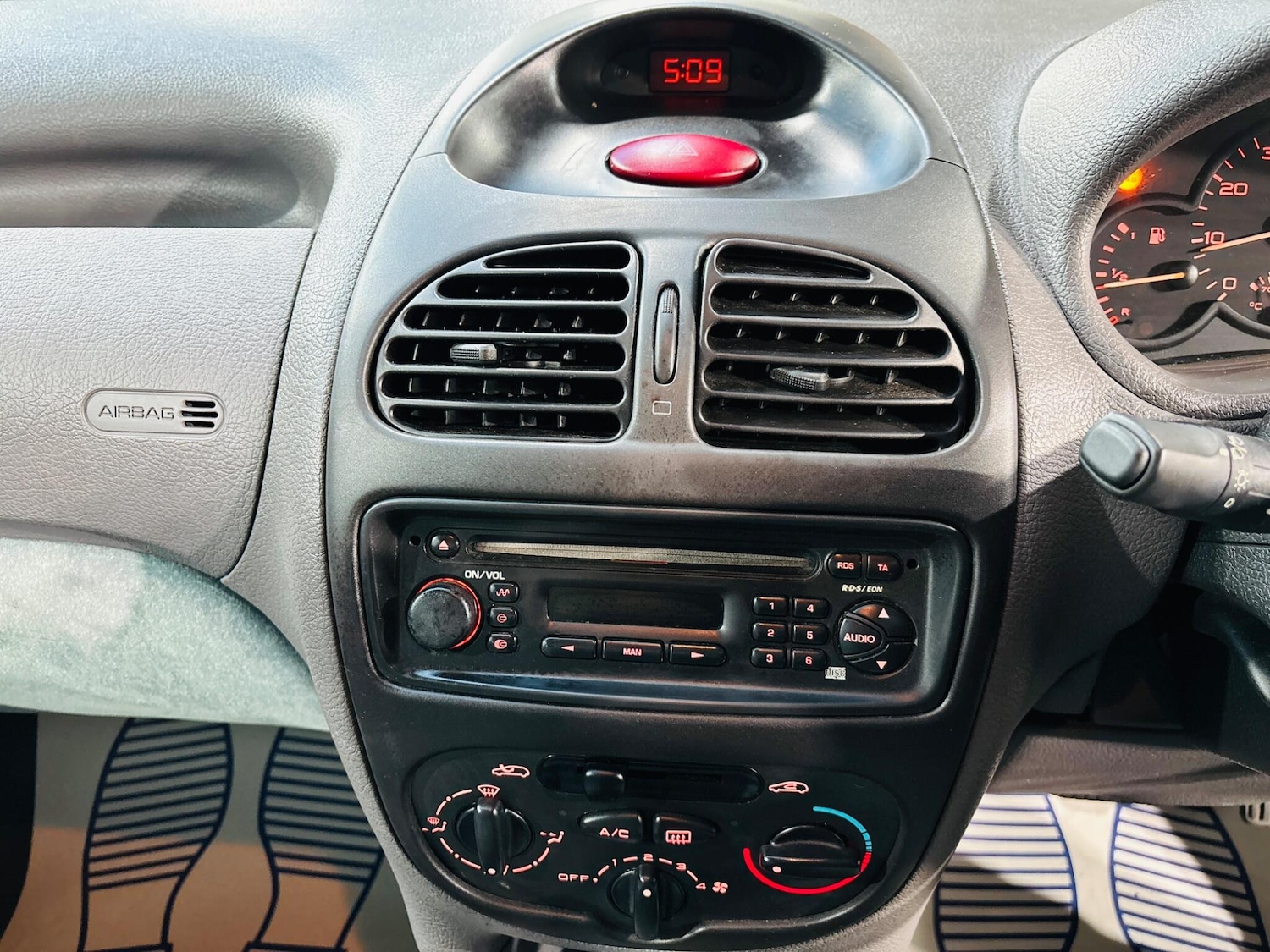 Used Peugeot 206 2000 for sale - 77883238: Photo 18