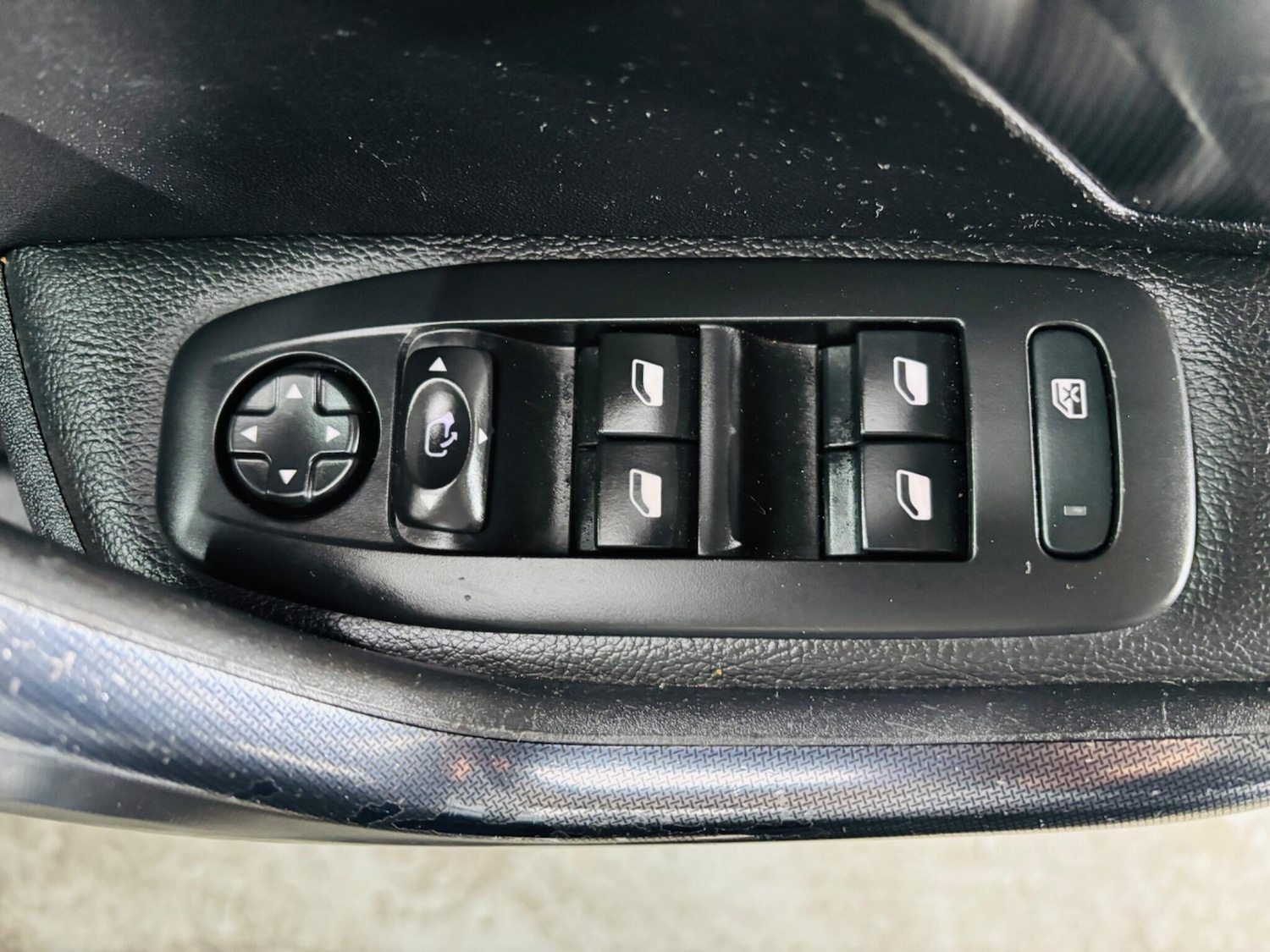 Used Peugeot 2008 2016 for sale - 76689701: Photo 17