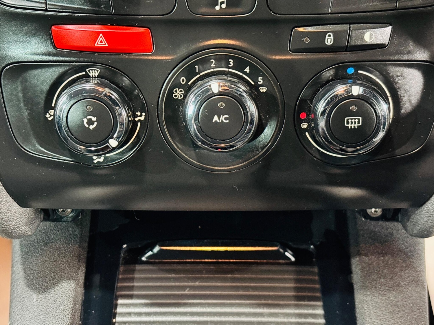 Used Citroen C4 2012 for sale - 77969940: Photo 24