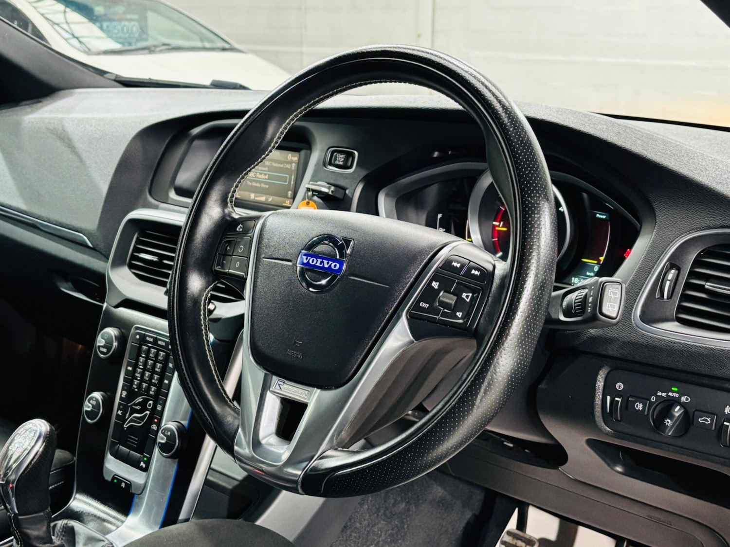 Used Volvo V40 2014 for sale - 76361302: Photo 11