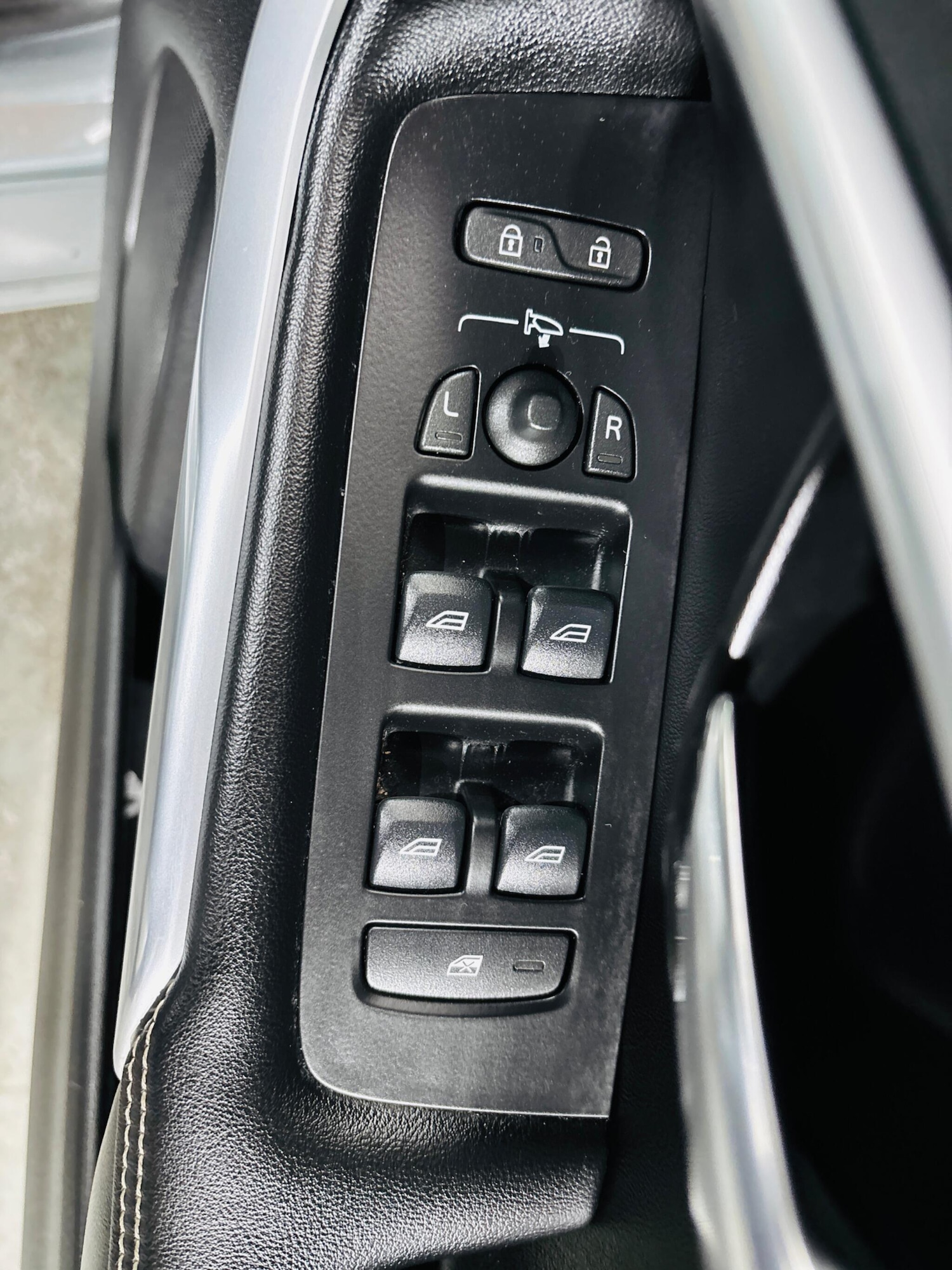 Used Volvo V40 2014 for sale - 76361302: Photo 17
