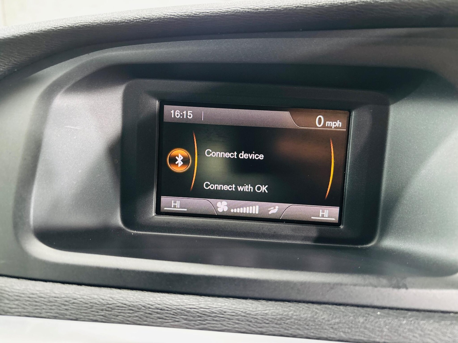 Used Volvo V40 2014 for sale - 76361302: Photo 22