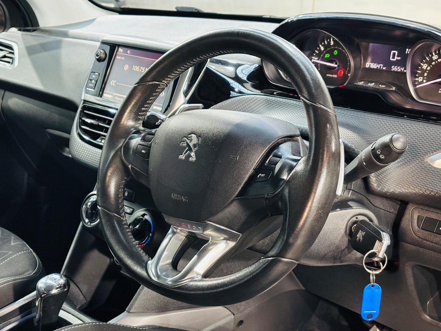 Used Peugeot 2008 2017 for sale - 76608199: Photo 11