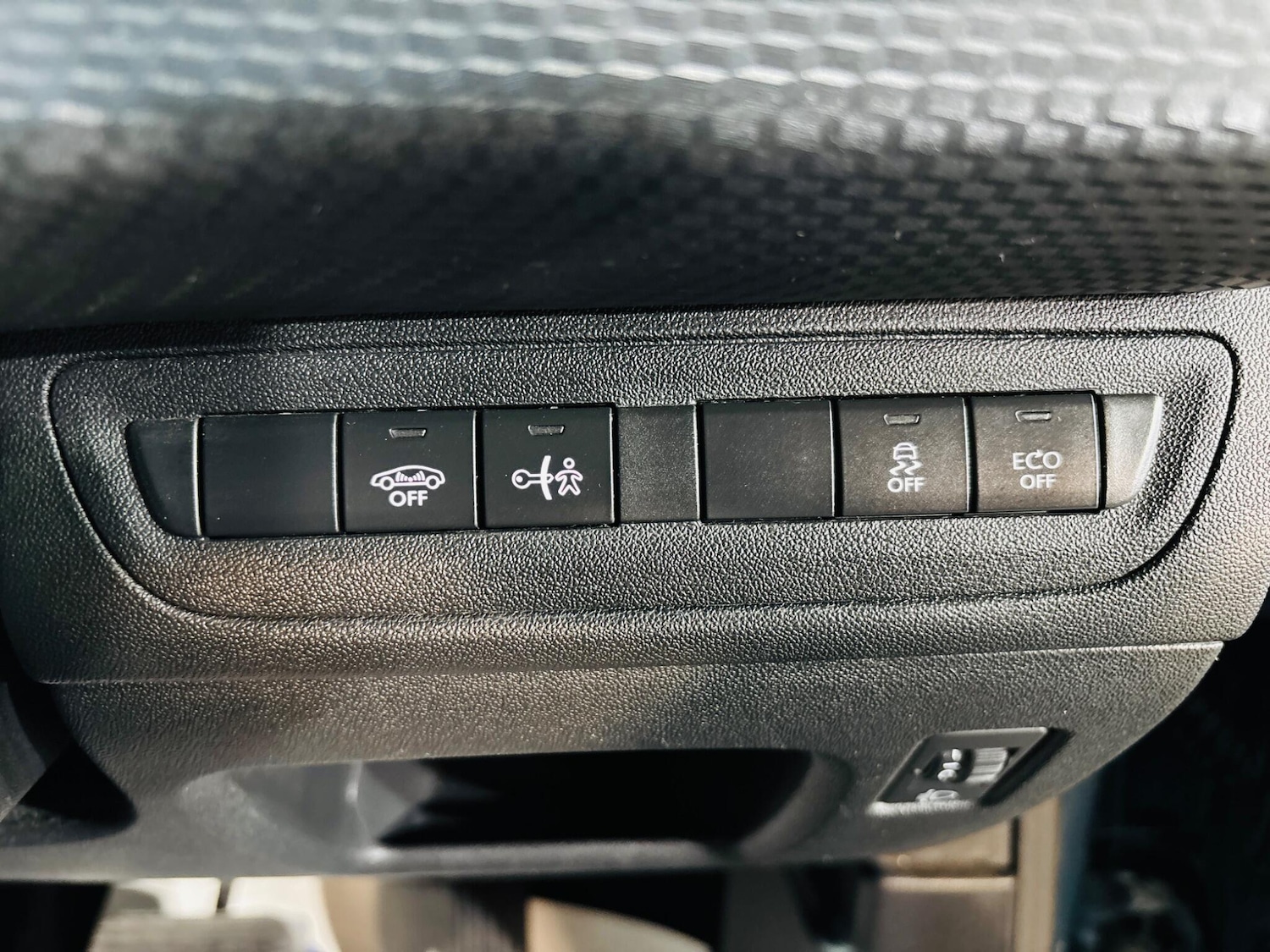 Used Peugeot 2008 2017 for sale - 76608199: Photo 18