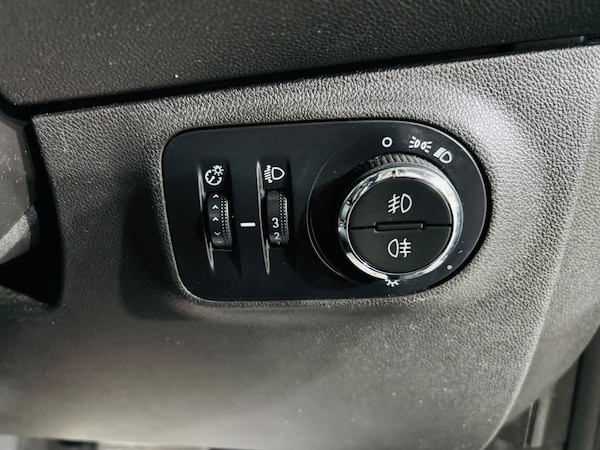 Used Vauxhall Corsa 2015 for sale - 76002111: Photo 22