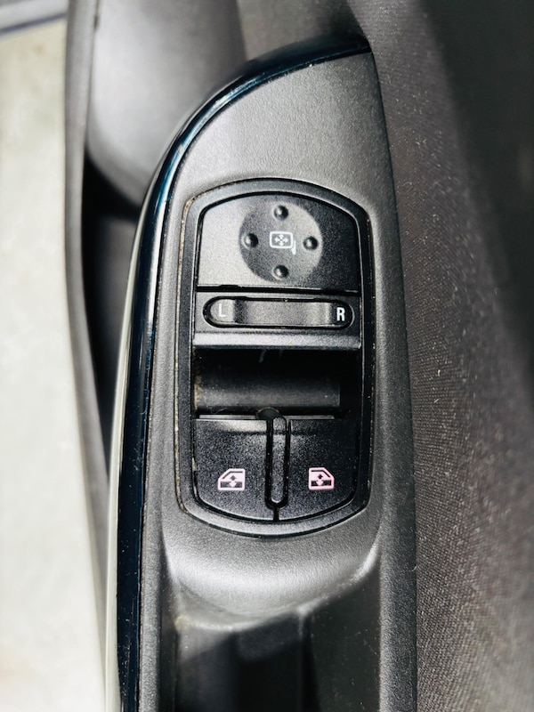 Used Vauxhall Corsa 2015 for sale - 76002111: Photo 24