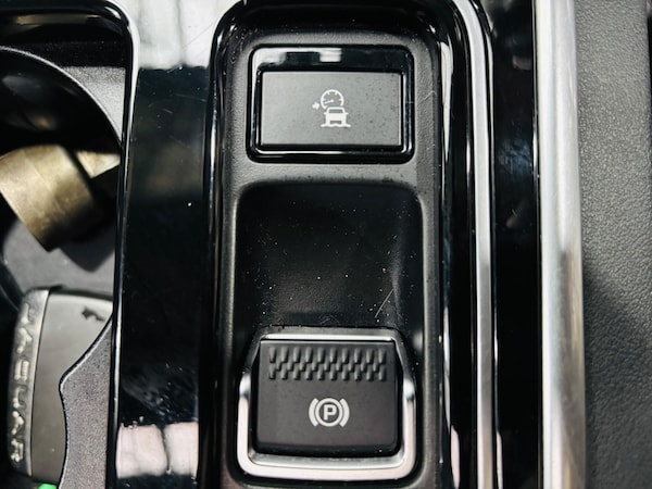 Used Jaguar XF 2016 for sale - 76226296: Photo 30