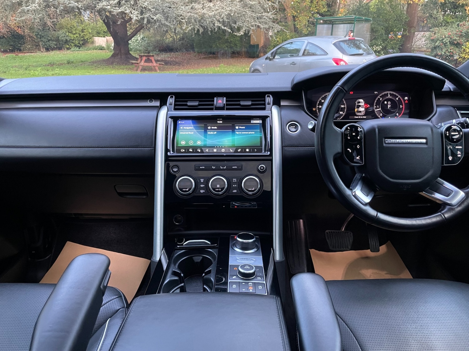 Used Land Rover Discovery 2019 for sale - 76882152: Photo 16