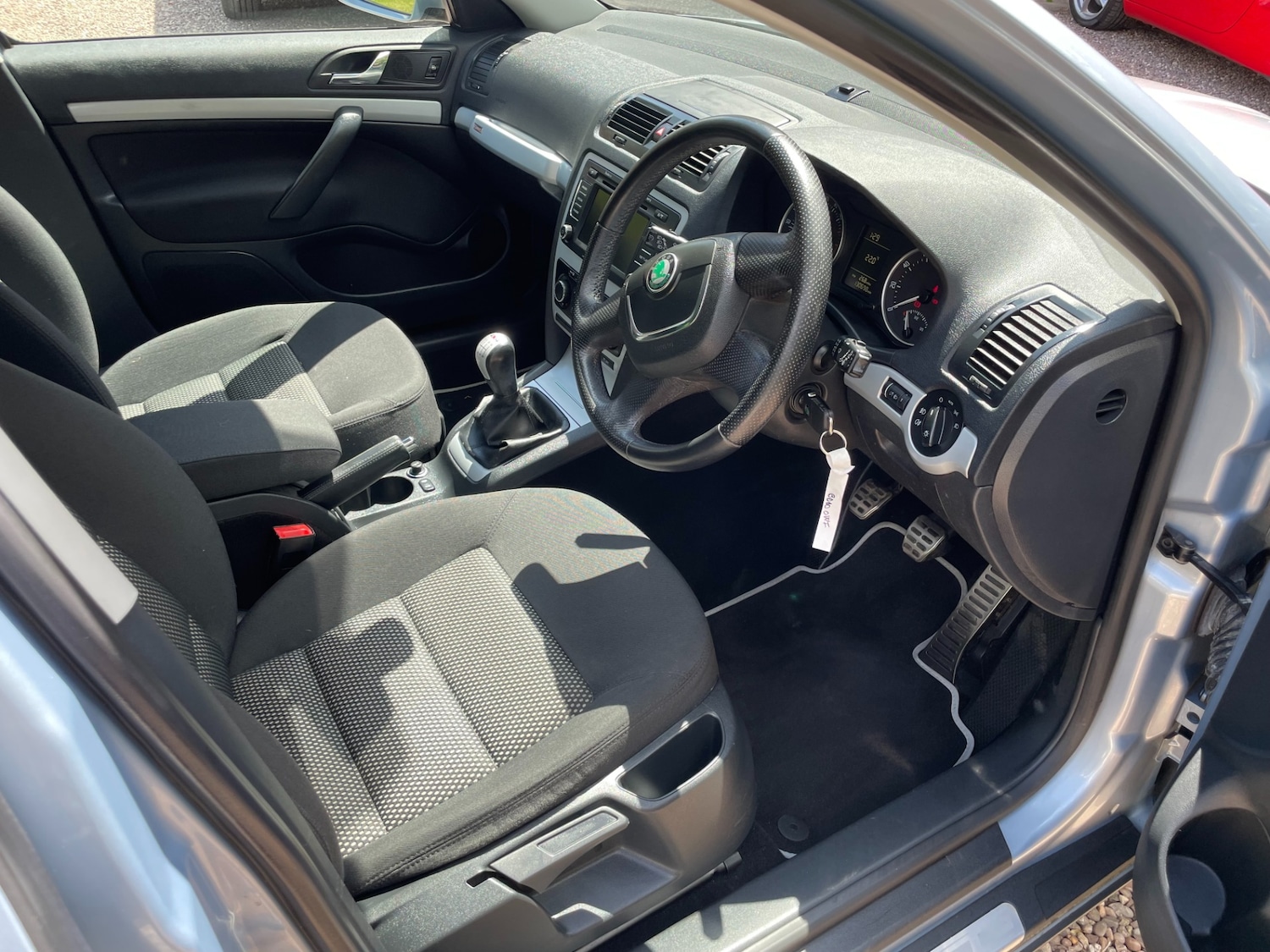 Used Skoda Octavia 2010 for sale - 76265813: Photo 10