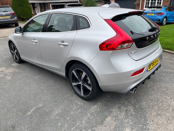 Used Volvo V40 2019 for sale - 76304603: Photo 15