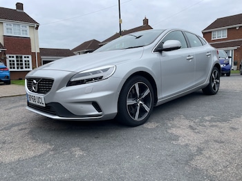 Used Volvo V40 2019 for sale - 76304603: Photo 2