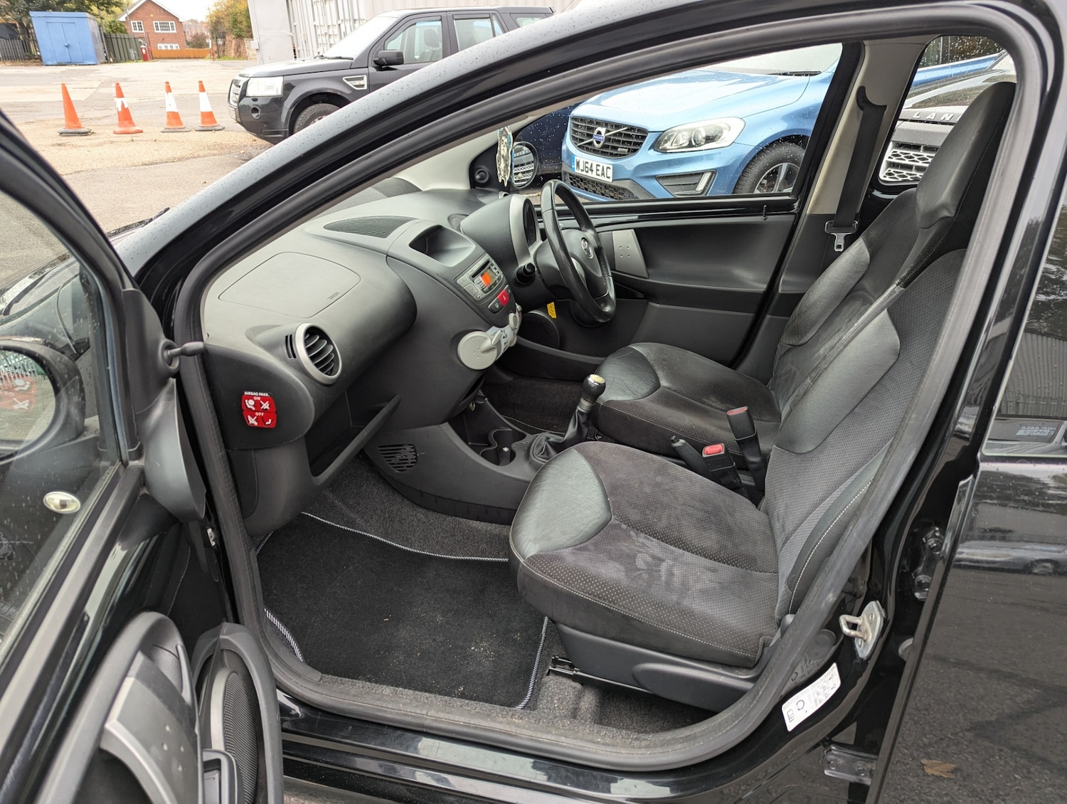 Used Toyota AYGO 2012 for sale - 76418521: Photo 11