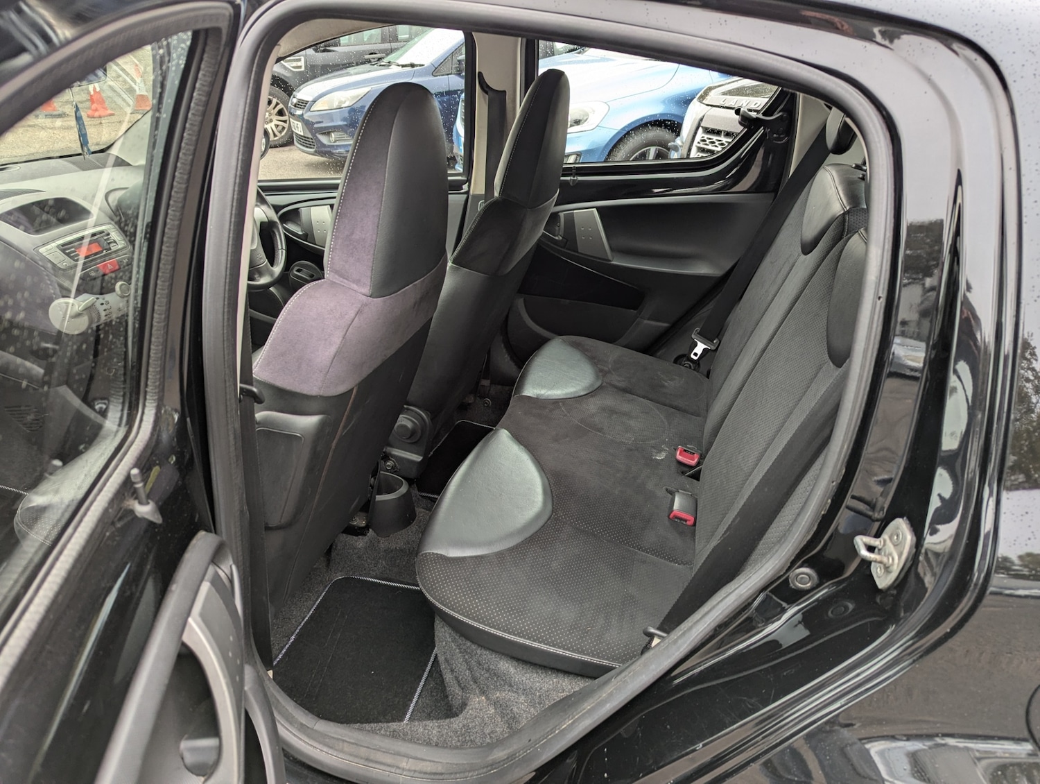 Used Toyota AYGO 2012 for sale - 76418521: Photo 12