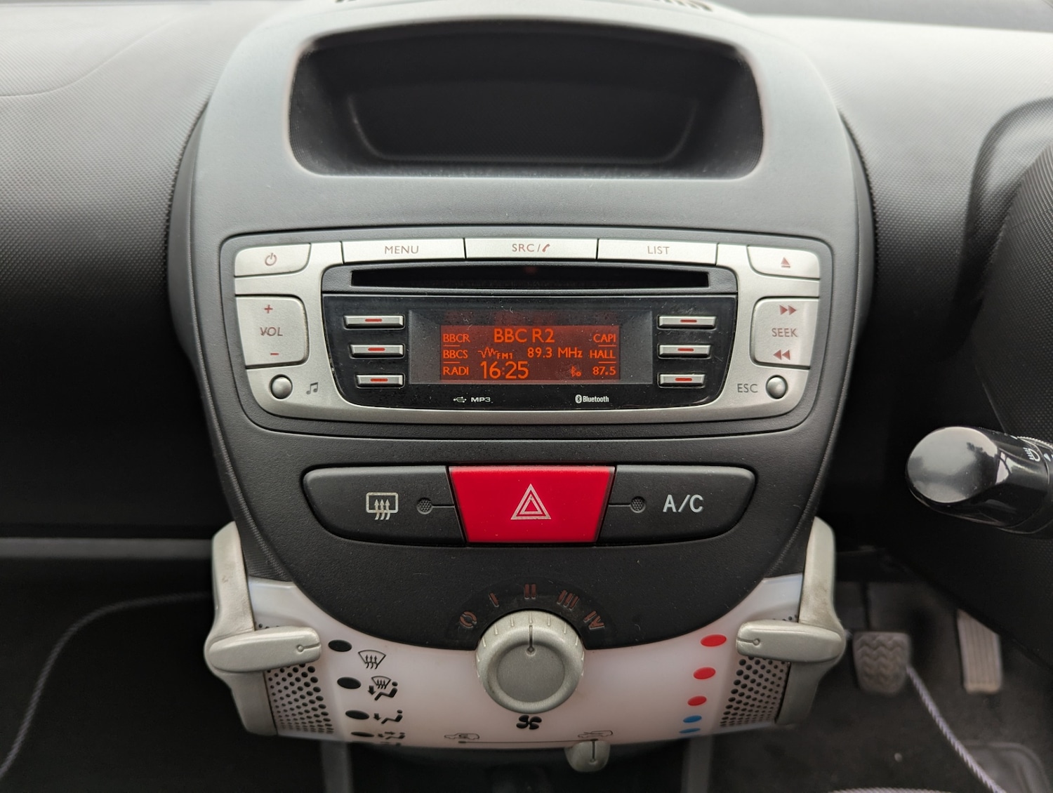 Used Toyota AYGO 2012 for sale - 76418521: Photo 14