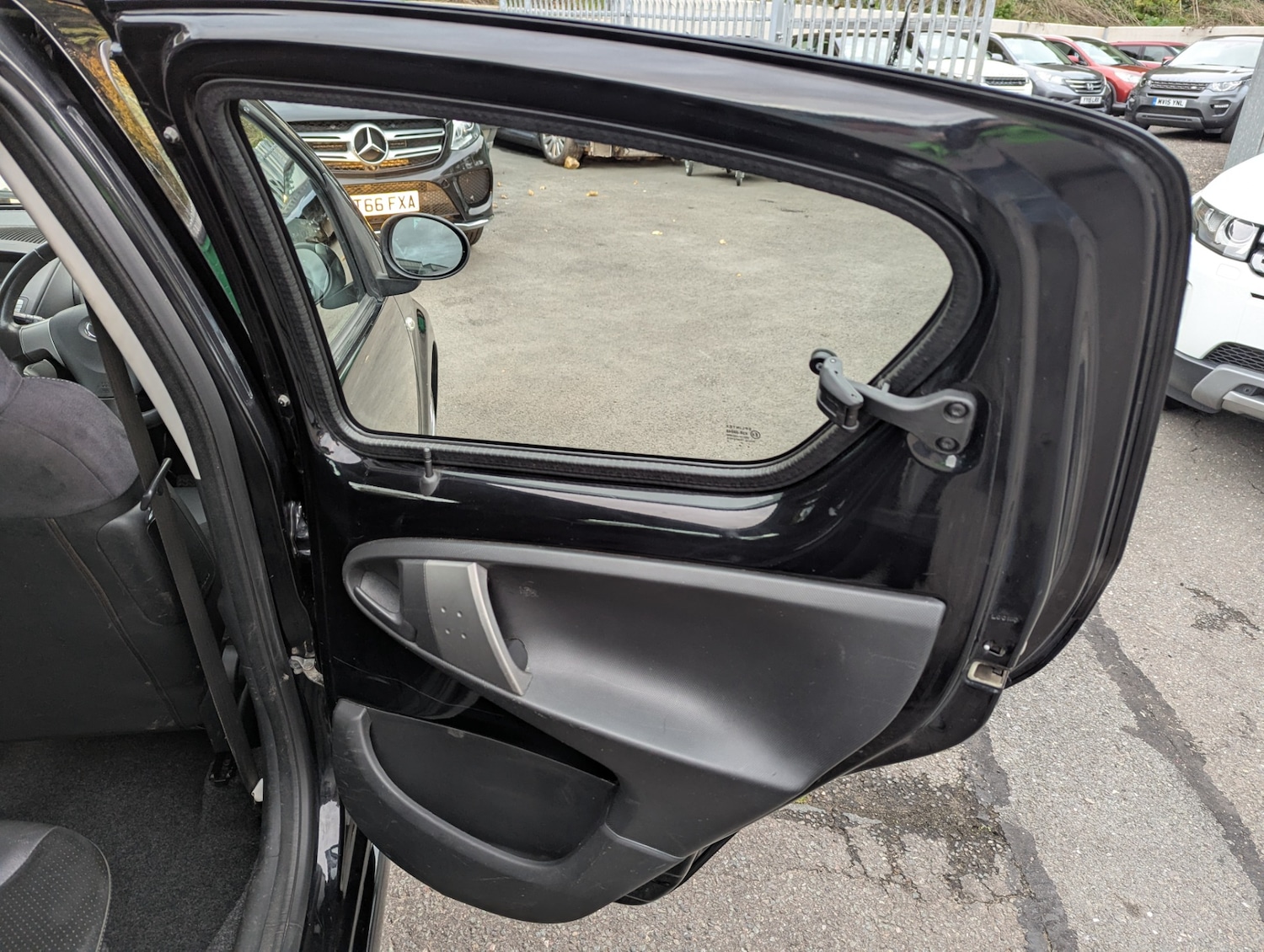 Used Toyota AYGO 2012 for sale - 76418521: Photo 18