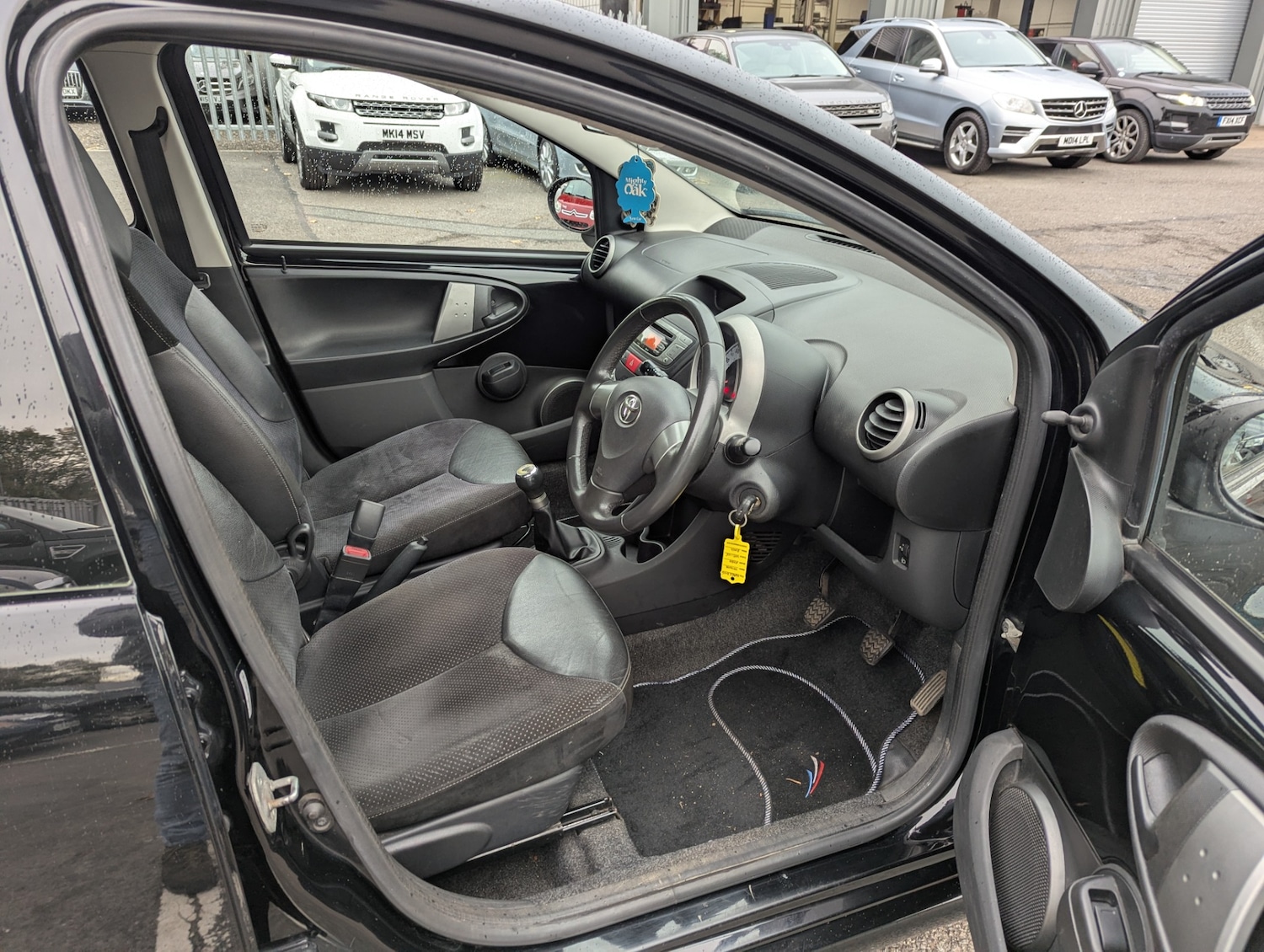 Used Toyota AYGO 2012 for sale - 76418521: Photo 9