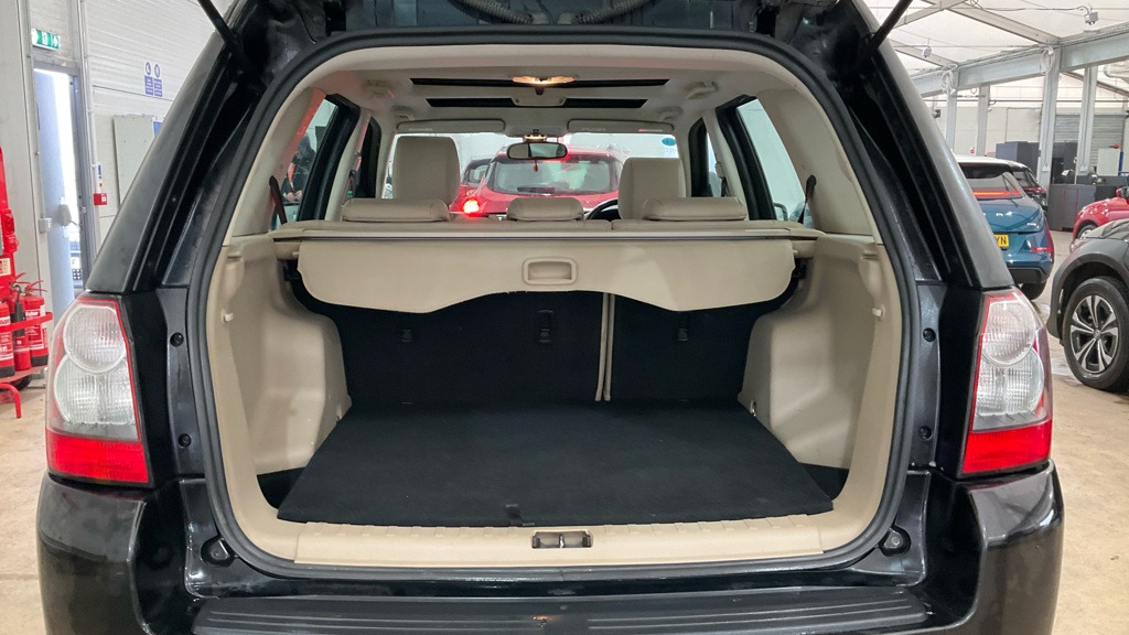 Used Land Rover Freelander 2011 for sale - 77836704: Photo 11