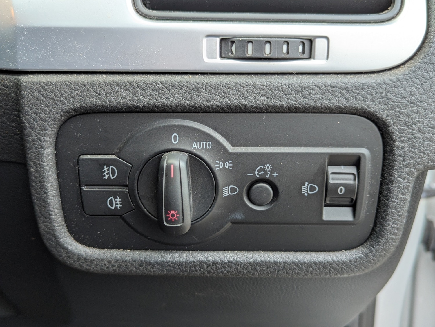 Used Volkswagen Touareg 2012 for sale - 76919219: Photo 19