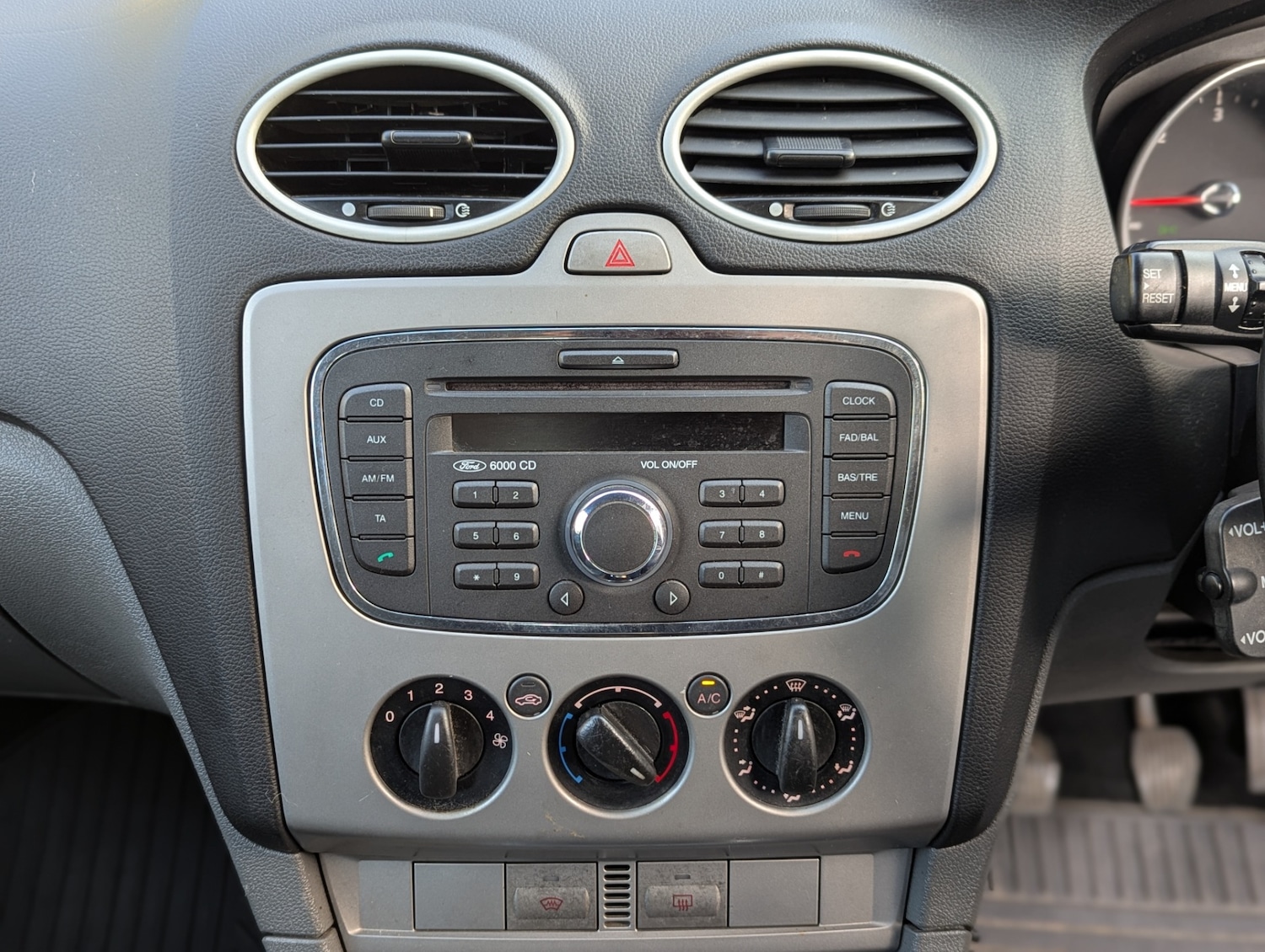 Used Ford Focus 2010 for sale - 76504459: Photo 14