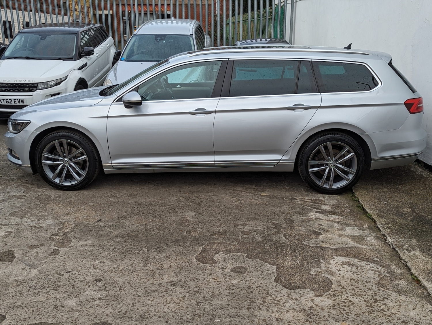 Used Volkswagen Passat 2017 for sale - 76035903: Photo 2