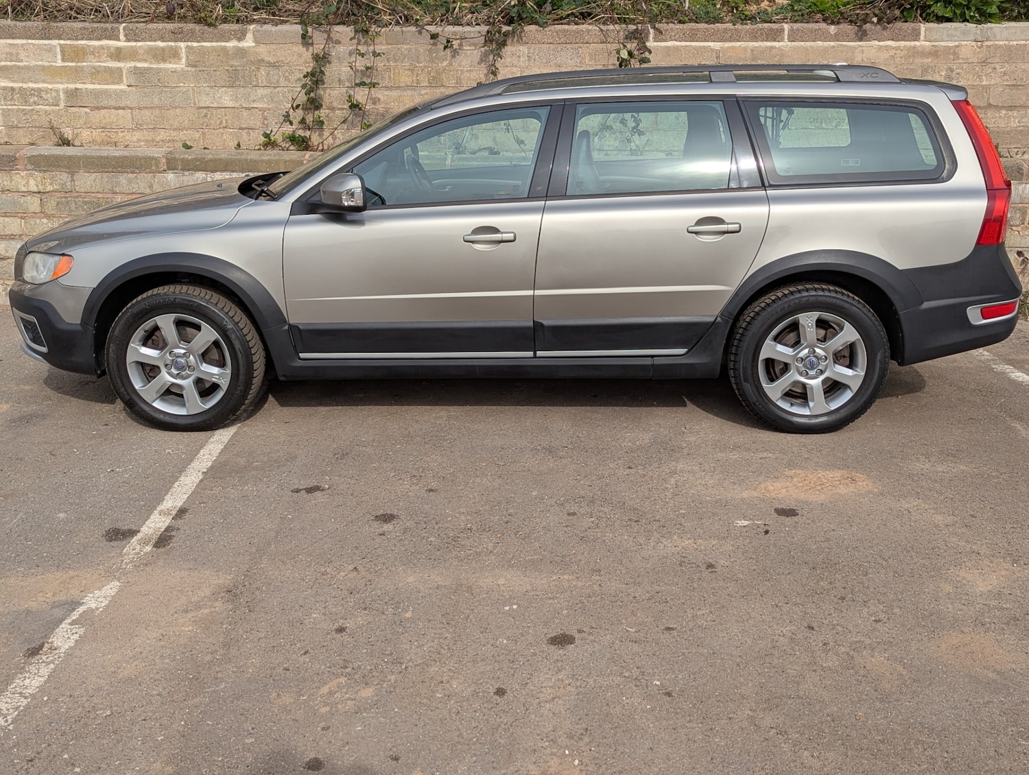 Used Volvo XC70 2008 for sale - 73989808: Photo 2