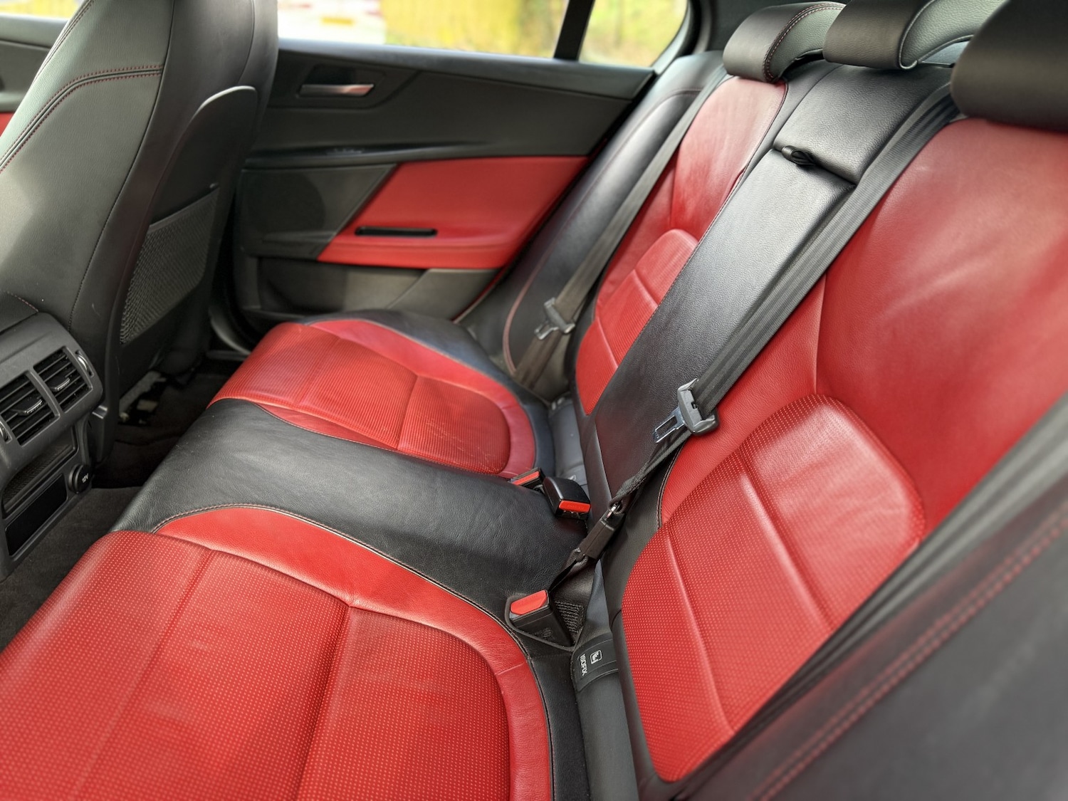 Used Jaguar XE 2016 for sale - 77548242: Photo 24